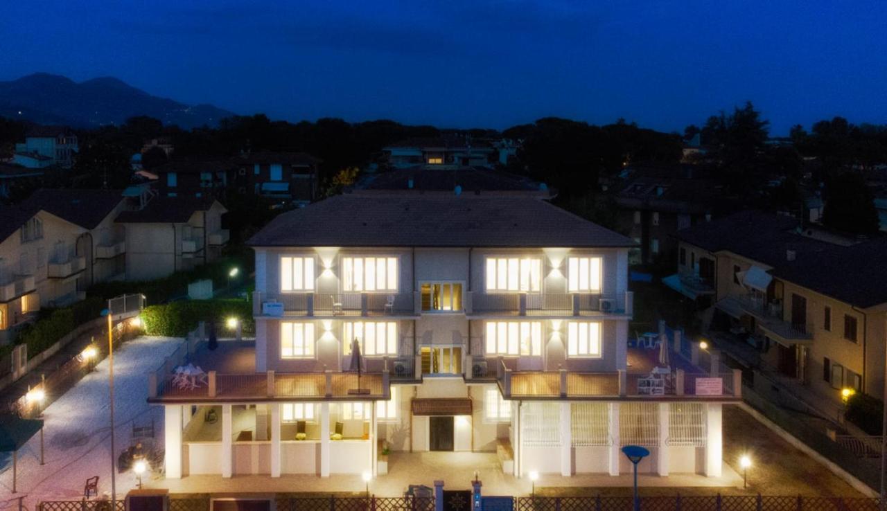 Residence Deamarina Marina di Massa Eksteriør bilde