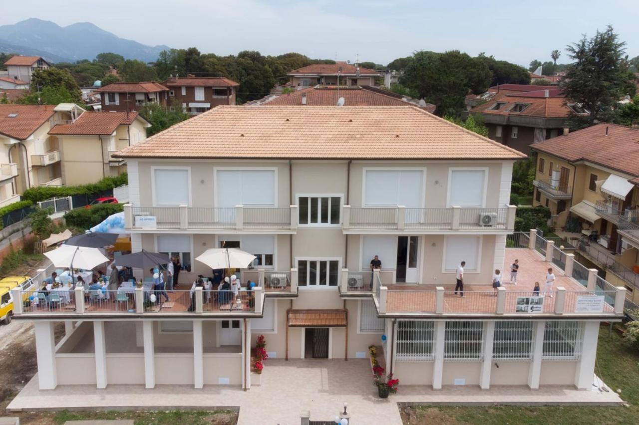 Residence Deamarina Marina di Massa Eksteriør bilde