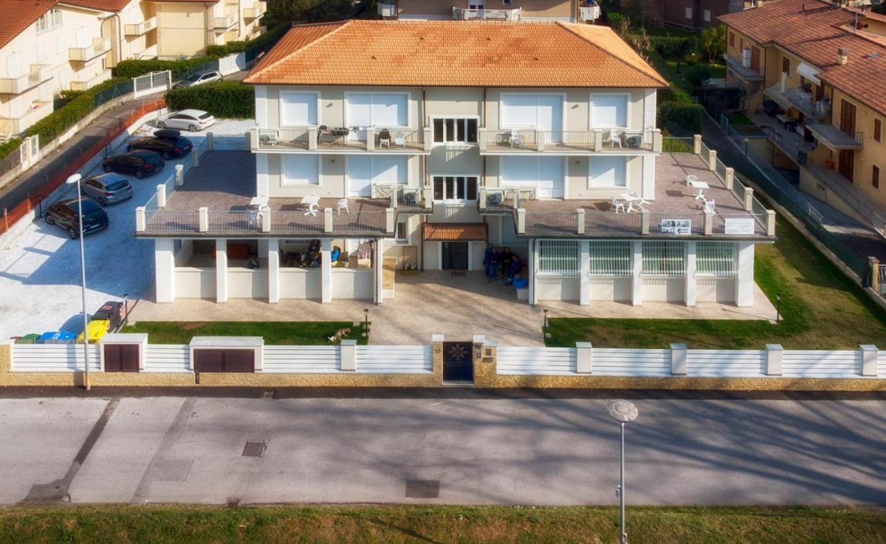 Residence Deamarina Marina di Massa Eksteriør bilde