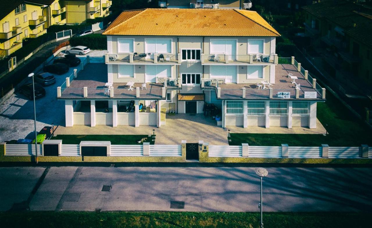 Residence Deamarina Marina di Massa Eksteriør bilde