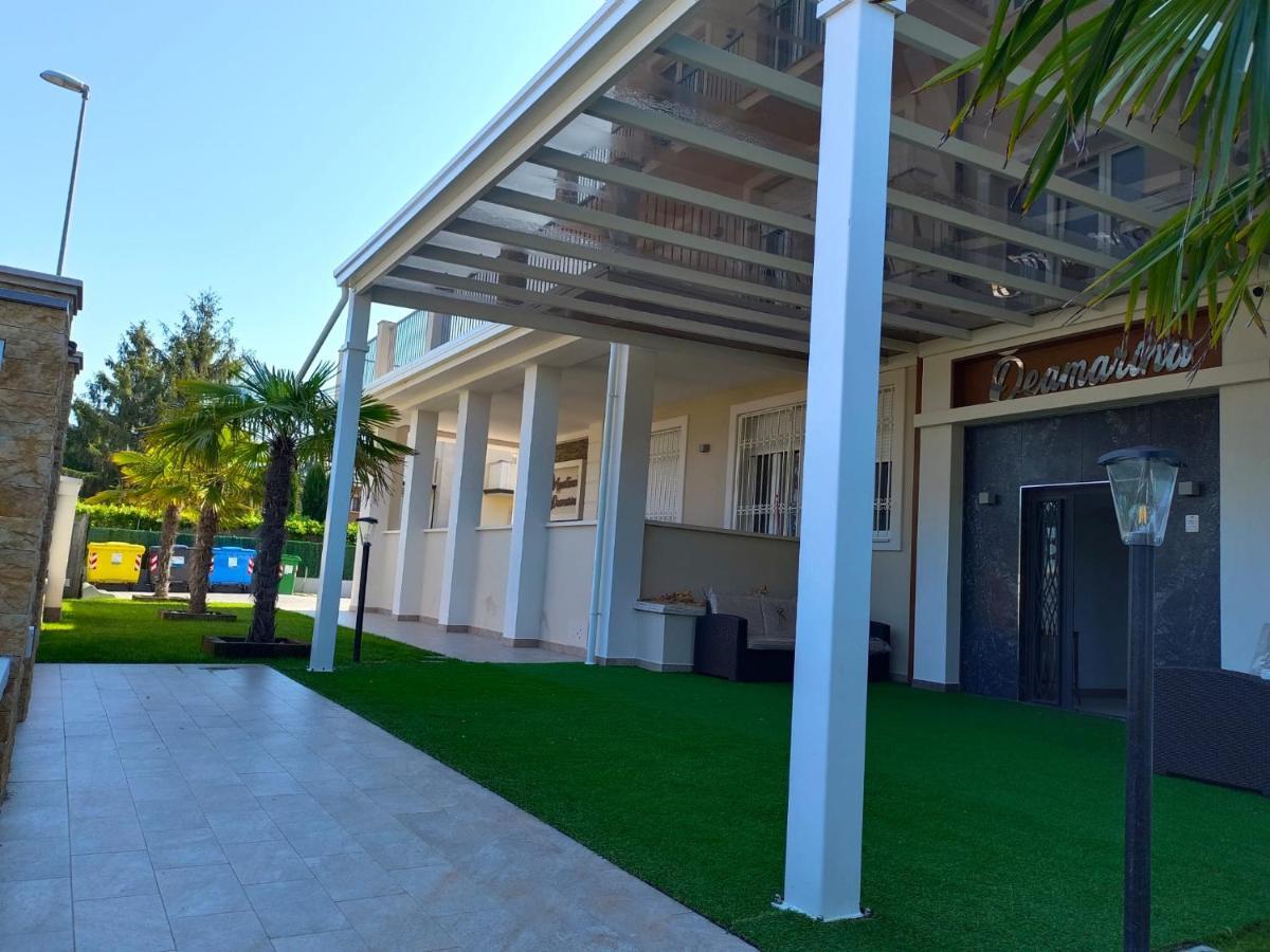 Residence Deamarina Marina di Massa Eksteriør bilde